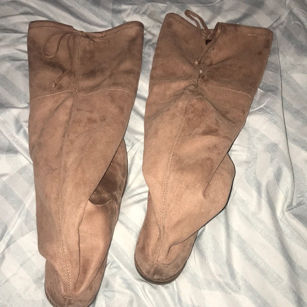 Lift pink suede boots